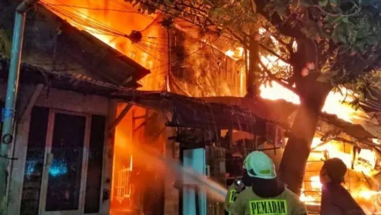 CuplikCom-Pasar-Gembrong-Jakarta-Timur-Terbakar,-14-Unit-Damkar-Dikerahkan-24042022225922-damkarjakartatimur_20220424_223309_2_copy_1343x755-01.jpeg.webp