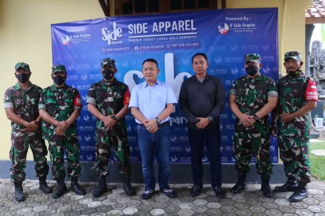 Pasca Dilantik Sebagai KASAD, Letjen Dudung Kunjungi Kediaman Kakak Kandung di Indramayu CuplikCom-Pasca-Dilantik-Sebagai-KASAD,-Letjen-Dudung-Kunjungi-Kediaman-Kakak-Kandung-di-Indramayu-21112021204529-IMG-20211121-WA0018.jpg