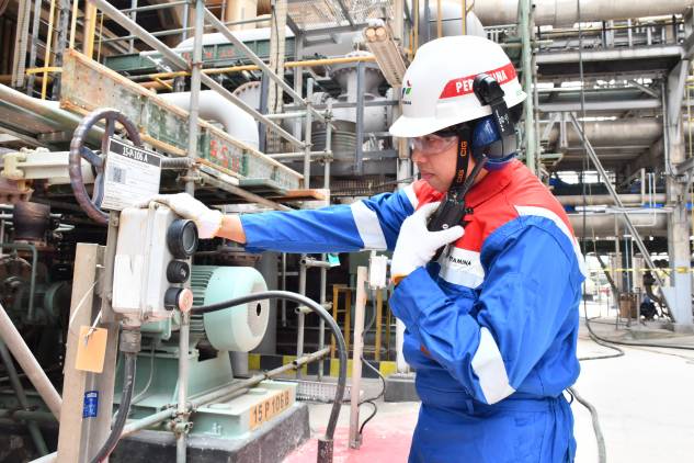 CuplikCom-Pastikan-Keandalan-Sistem,-Pekerja-Kilang-Pertamina-Balongan-Lakukan-Pemeriksaan-Komponen-Kelistrikan-30102025195117-1._rcc.JPG