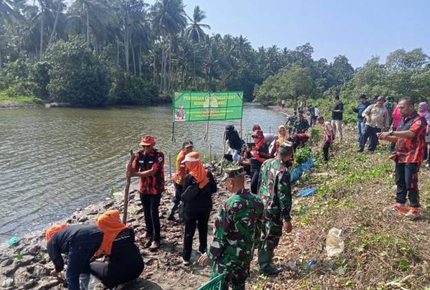 Peduli Lingkungan Hidup, Kodim 0421/LS Gelar Program Penanaman Mangrove CuplikCom-Peduli-Lingkungan-Hidup,-Kodim-0421LS-Gelar-Program-Penanaman-Mangrove-21092023195318-IMG-20230921-WA0027.jpg