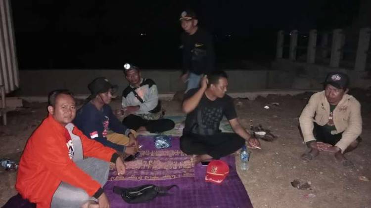 CuplikCom-Peduli-Petani,-Camat-Losarang-Monitoring-Kebutuhan-Air-Pertanian-Hingga-Malam-Hari-06062023084241-IMG-20230606-WA0005.jpg