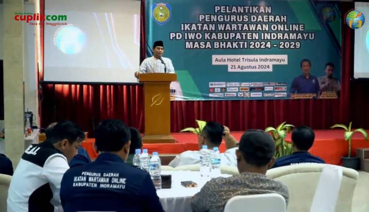 CuplikCom-Pelantikan-PD-IWO-Indramayu-KH-Mustofa-Tegaskan-Pentingnya-Informasi-Akurat-27082024103824-IMG_20240827_103429.jpg