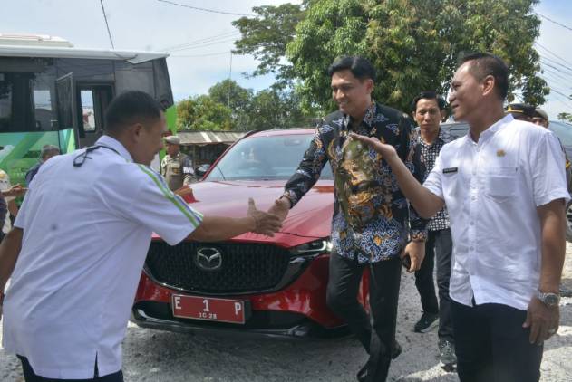 CuplikCom-Pelebaran-Jalan-Sukareja-Sukaurip-Hampir-Rampung,-Pemkab-Indramayu-Apresiasi-Komitmen-RU-VI-16052025221301-IMG-20250516-WA0016.jpg