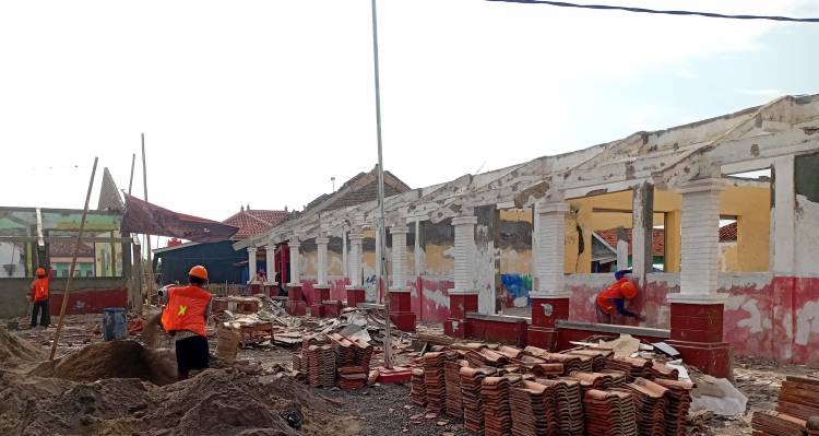 CuplikCom-Pembangunan-Ruang-Kelas-SDN-1-Ujung-Gebang,-Orang-Tua-Puji-Kepedulian-Pemerintah-12102024110223-IMG_20241012_102959.jpg