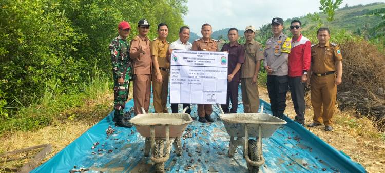 CuplikCom-Pemdes-Bakauheni-Realisasikan-Pembangunan-Jalan-Penunjang-Pariwisata-di-Dusun-Pegantungan-09092025123517-IMG20250909083744.jpg