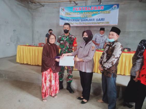 CuplikCom-Pemerintah-Pekon-Banjarsari-Bagikan-Bantuan-Langsung-Tunai-(BLT)Tahap-7,8,9-12082022203045-IMG-20220812-WA0146.jpg