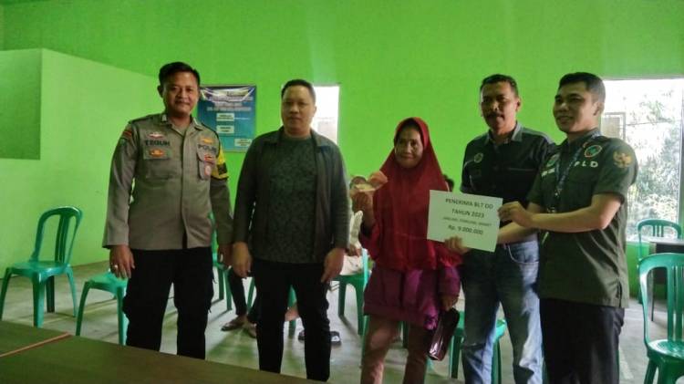 CuplikCom-Pemerintah-Pekon-Pagaralam-Tanggamus-Salurkan-BLT-DD-Kepada-28-KPM-15042023191024-IMG-20230415-WA0112.jpg