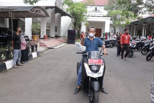 Pemkab Indramayu Serahkan 60 Kendaraan Roda Dua Untuk Operasional ASN CuplikCom-Pemkab-Indramayu-Serahkan-60-Kendaraan-Roda-Dua-Untuk-Operasional-ASN-04022022220310-IMG-20220204-WA0020.jpg