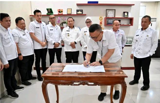 Pemkab Lampung Selatan Perpanjang Kerja Sama dengan Bank Lampung Kantor Cabang Kalianda CuplikCom-Pemkab-Lampung-Selatan-Perpanjang-Kerja-Sama-dengan-Bank-Lampung-Kantor-Cabang-Kalianda-16012025202012-IMG_20250116_201632.jpg