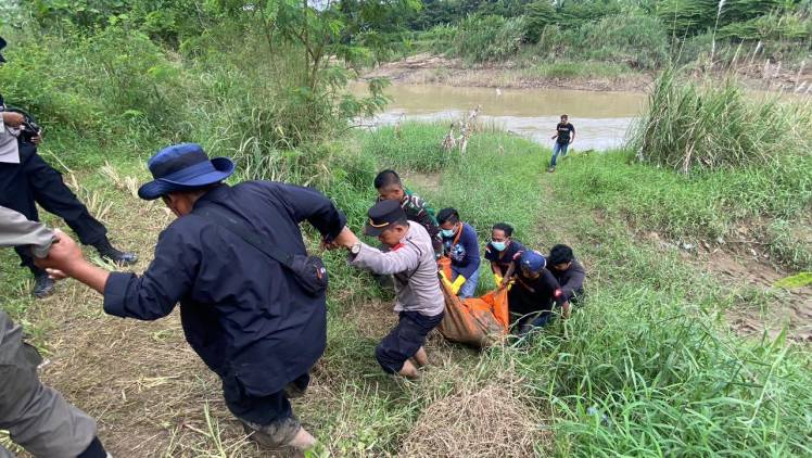 CuplikCom-Penemuan-Mayat-Tanpa-Identitas-di-Pinggir-Sungai-Cimanuk-23042023194732-WhatsApp_Image_2023-04-23_at_15.52.02.jpeg