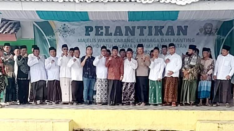 Pengurus MWCNU Anjatan Resmi Dilantik, PCNU: Kuatkan Ukhuwah Satukan Gerak CuplikCom-Pengurus-MWCNU-Anjatan-Resmi-Dilantik,-PCNU-Kuatkan-Ukhuwah-Satukan-Gerak-26102025070733-IMG-20251025-WA0056.jpg