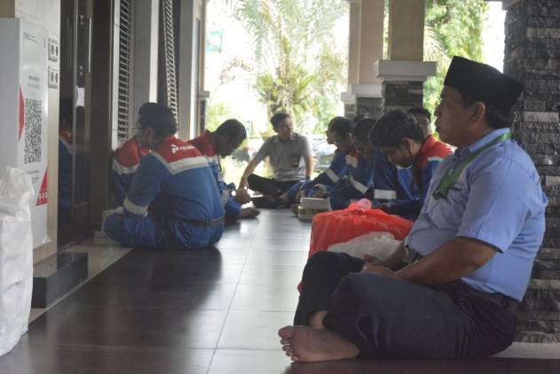 CuplikCom-Penuh-Makna,-Doa-Bersama-Kilang-Balongan-Dibarengi-Bantuan-untuk-Lembaga-Pendidikan-21052025095904-IMG-20250521-WA0005.jpg