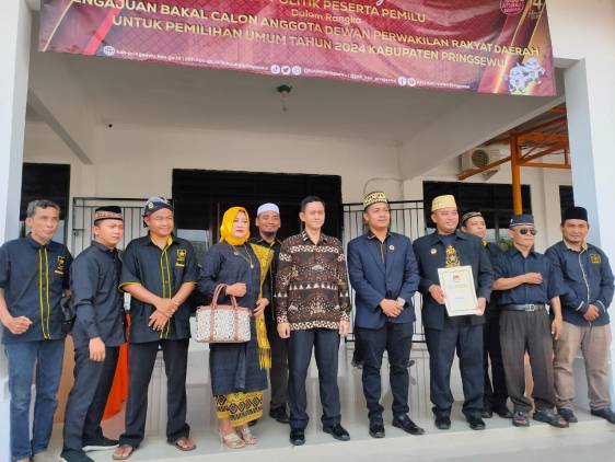 CuplikCom-Penuhi-Kuota-Bakal-Calon-Anggota-DPRD-Pringsewu,-Partai-Ummat-Yakin-Raih-8-Kursi-13052023221736-IMG-20230513-WA0086.jpg