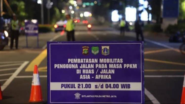 Perhatian! Mulai Pukul 00.00 WIB Akses Keluar-Masuk Jakarta Ditutup CuplikCom-Perhatian!-Mulai-Pukul-0000-WIB-Akses-Keluar-Masuk-Jakarta-Ditutup-02072021211446-20210702_210915.jpg