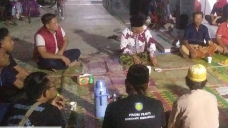 Perkuat Sinergitas, Camat Kandanghaur Kongkow Malam Bersama Stakeholder Desa Pranti CuplikCom-Perkuat-Sinergitas,-Camat-Kandanghaur-Kongkow-Malam-Bersama-Stakeholder-Desa-Pranti-19072024223854-IMG_20240719_223540.jpg