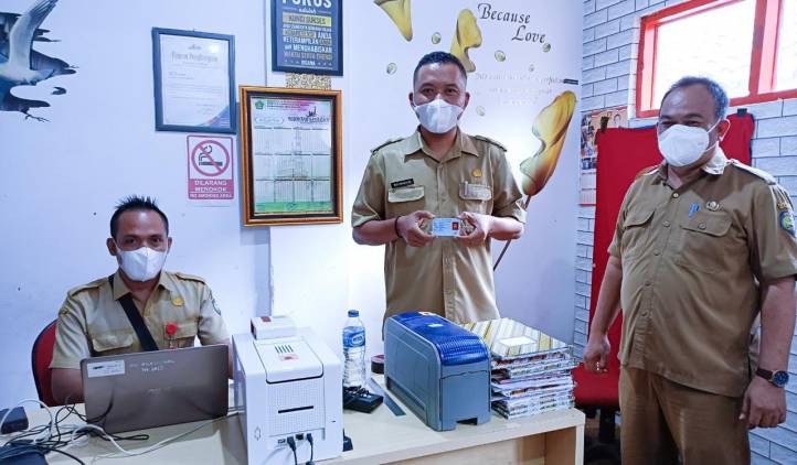 Permudah Layanan Masyarakat, Desa Cangkingan Bakal Bisa Cetak KTP Sendiri CuplikCom-Permudah-Layanan-Masyarakat,-Desa-Cangkingan-Bakal-Bisa-Cetak-KTP-Sendiri-02032022194217-IMG-20220302-WA0039.jpg