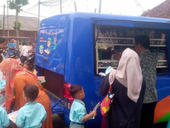 CuplikCom-Perpustakaan-Keliling-Hadir-di-Program-BSMSS-06102022140753-IMG-20221006-WA0004.jpg