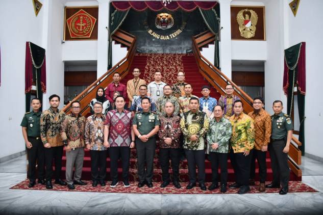CuplikCom-Pertamina-Perkuat-Sinergi-Pengamanan-Kilang-Balongan-dengan-Kodam-IIISiliwangi-24102025124211-IMG-20251024-WA0009.jpg