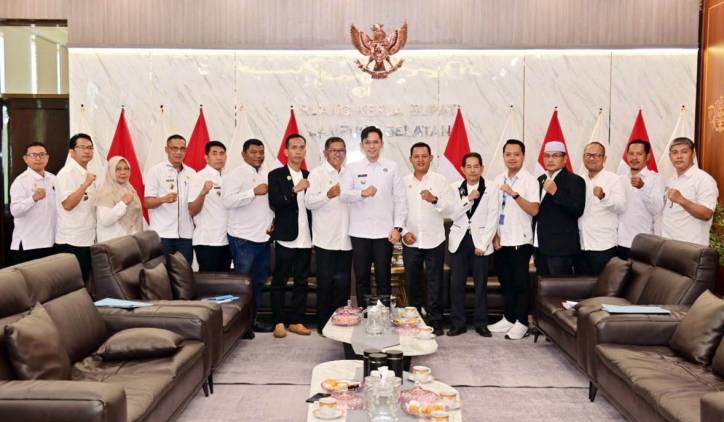 Plt Ketua Dekopinda Rudi Topan Siap Kawal Koperasi Desa di Lampung Selatan, Ini Komitmennya CuplikCom-Plt-Ketua-Dekopinda-Rudi-Topan-Siap-Kawal-Koperasi-Desa-di-Lampung-Selatan,-Ini-Komitmennya-20072025204952-IMG-20250720-WA0045.jpg