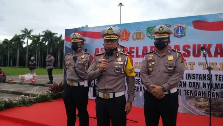 CuplikCom-Polisi-Bakal-Bubarkan-Perayaan-Malam-Tahun-Baru-di-Jakarta-21122020123031-20-kendaraan-balapan-liar-di-senayan-sudirman-ditilang-polisi_169.jpeg