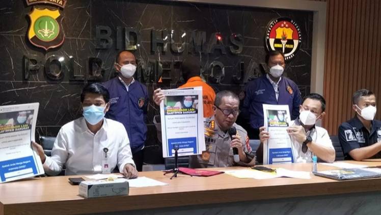 CuplikCom-Polisi-Tangkap-Lulusan-Sarjana-Komputer-Pemalsu-Website-Kemensos-19072021200730-20210719_200251.jpg