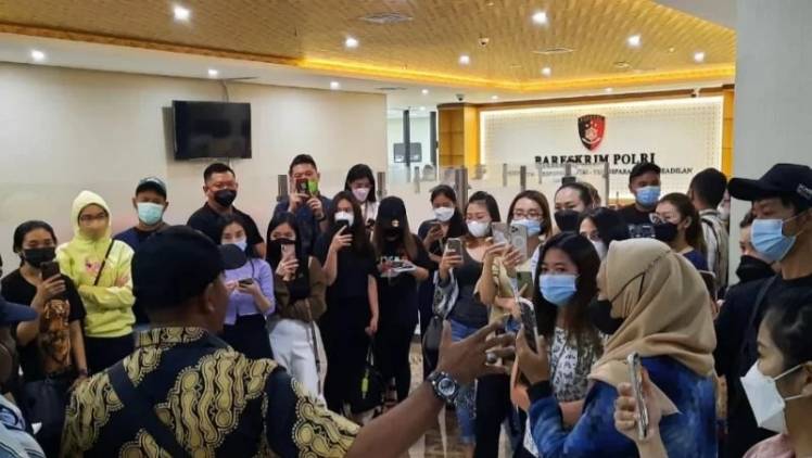 Polisi Tetapkan Tiga Tersangka Investasi Bodong Alkes CuplikCom-Polisi-Tetapkan-Tiga-Tersangka-Investasi-Bodong-Alkes-16122021212617-WhatsApp-Image-2021-12-15-at-20.39.10.jpeg.webp
