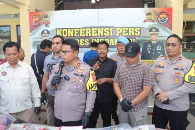 CuplikCom-Polres-Indramayu-Rilis-Kasus-Pembunuhan-Warga-Desa-Sudimampir-Lor,-Begini-Motifnya-26102023173740-IMG-20231026-WA0041-1-696x464.jpg