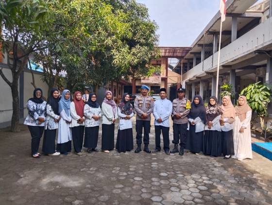 CuplikCom-Polres-Kota-Cirebon-Ajak-Pelajar-Hindari-Kenakalan-Remaja-09102023164503-IMG-20231009-WA0088.jpg