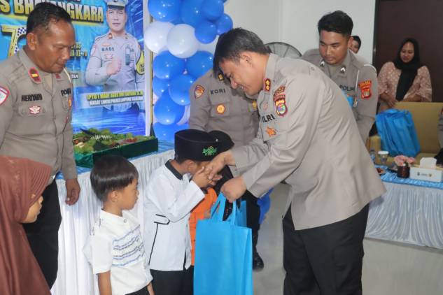 CuplikCom-Polres-Lampung-Selatan-Gelar-Syukuran-Sekaligus-Santuni-Anak-Yatim-di-HUT-Lalu-Lintas-Bhayangkara-ke-70-26092025145530-IMG-20250926-WA0023.jpg