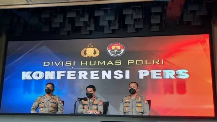 CuplikCom-Polri-Bentuk-Tim-Pantau-Kebijakan-Minyak-Goreng-Satu-Harga-20012022212837-WhatsApp-Image-2022-01-18-at-18.29.37.jpeg.webp