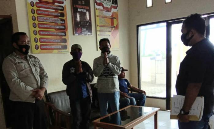 CuplikCom-Polsek-Cukubalak-fasilitasi-Rembuk-Pekon-Perselisihan-Jual-Beli-Durian-30122020102208-IMG-20201230-WA0013.jpg