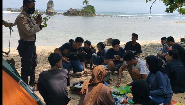 CuplikCom-Polsek-Cukuh-Balak-Gelar-Penertiban-dan-Himbauan-Masker-ke-Pengunjung-Pantai-06092020164224-IMG-20200906-WA0026.jpg
