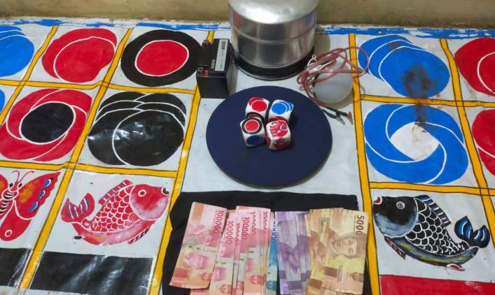 CuplikCom-Polsek-Pugung-Dibackup-Tekab-308-Presisi-Polres-Tanggamus-Tangkap-Seorang-Bandar-Koprok-04122022190828-IMG-20221204-WA0199.jpg