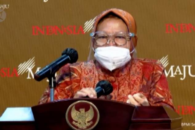 CuplikCom-Potret-Mensos-Risma-Ajak-Gelandangan-Tempati-Penampungan-Sementara-04012021150217-mensos_risma.jpg