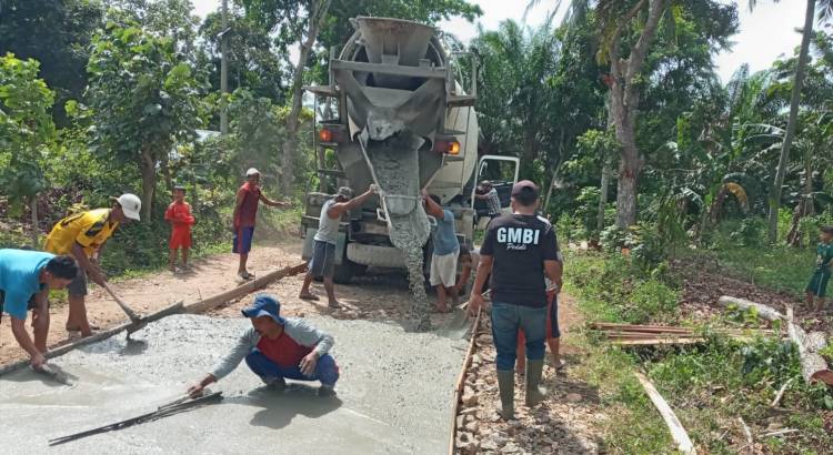 CuplikCom-Puluhan-Tahun-Jalan-Tak-Dibangun,-Warga-Damar-Lega-Sukabanjar-Kembali-Swadaya-Bangun-Rabat-Beton-25032023201143-IMG-20230325-WA0062.jpg