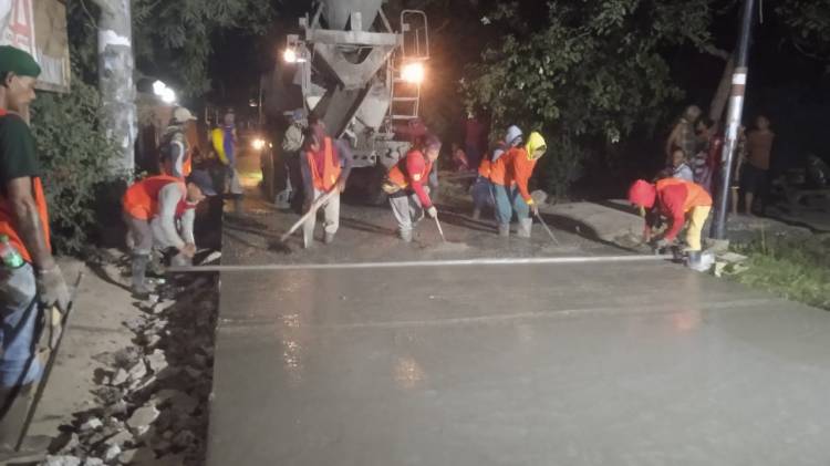 Puluhan Tahun Menunggu, Kini Warga Bersukacita Karena Bupati Nina Rehabilitasi Jalan Desa Sukahaji CuplikCom-Puluhan-Tahun-Menunggu,-Kini-Warga-Bersukacita-Karena-Bupati-Nina-Rehabilitasi-Jalan-Sukahaji-Arjasari-12082024151152-IMG-20240812-WA0000.jpg