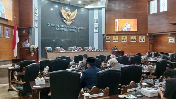 CuplikCom-Rapat-Paripurna,-3-Pansus-DPRD-Indramayu-Laporkan-Hasil-Kerja-Pembahasan-Raperda-Prioritas-21052025120748-IMG-20250521-WA0001.jpg