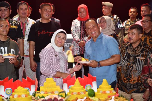 CuplikCom-Resmikan-Alun-Alun-Puspawangi,-Bupati-Nina-Banggalah-Jadi-Wong-Dermayu-10022024225655-WhatsApp_Image_2024-02-10_at_22.41.32.jpeg