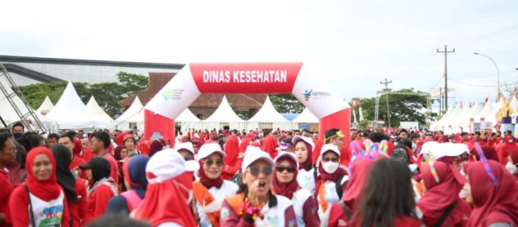 CuplikCom-Ribuan-Peserta-Jalan-Sehat-Meriahkan-Peringatan-HKN-2022-dan-HUT-Kabupaten-Lampung-Selatan-ke-66-15112022223516-IMG-20221115-WA0018-864x380.jpg