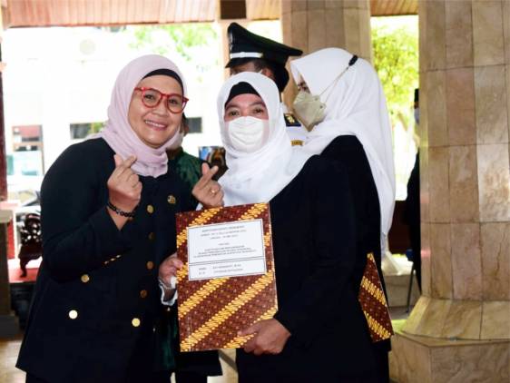 Rotasi Pejabat, Bupati Nina Agustina Inginkan Peningkatan Kinerja dan Loyalitas CuplikCom-Rotasi-Pejabat,-Bupati-Nina-Agustina-Inginkan-Peningkatan-Kinerja-dan-Loyalitas-25052022212602-IMG-20220525-WA0013.jpg