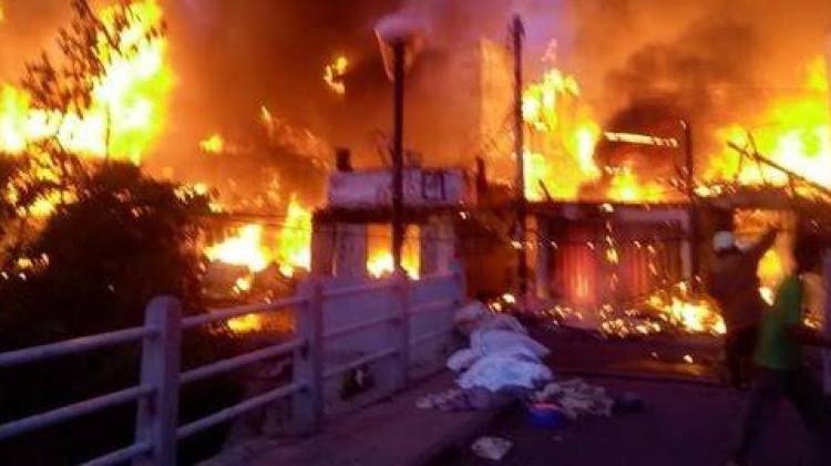 CuplikCom-Rumah-di-Tambora-Jakbar-Terbakar,-Kerugian-Capai-Rp100-juta-16042021061039-20210416_060325.jpg