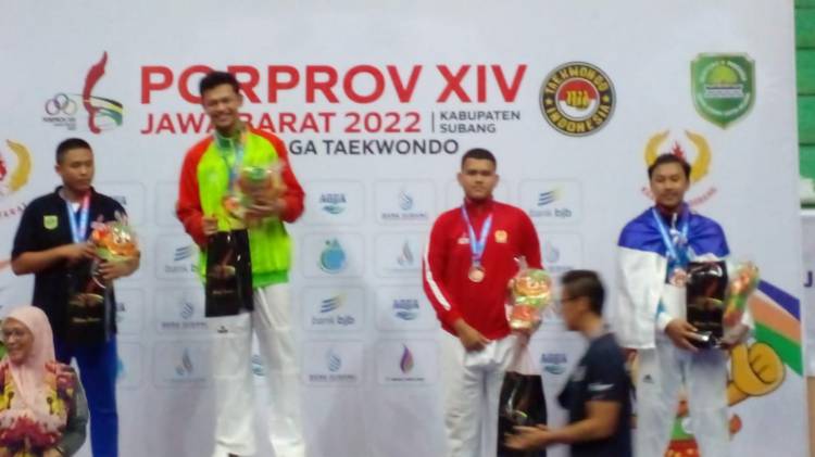 Rusyad Nurdin Bangga Atas Medali Pertama Cabor Taekwondo Kontingen Indramayu CuplikCom-Rusyad-Nurdin-Bangga-Atas-Medali-Pertama-Cabor-Taekwondo-Kontingen-Indramayu-10112022110645-IMG_20221110_111028.jpg