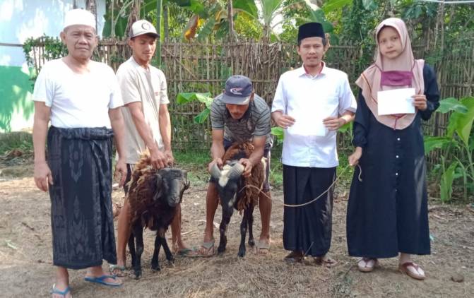 CuplikCom-SMK-NU-Krangkeng-Adakan-Pemotongan-Hewan-Kurban-21072021220749-IMG_20210721_220311.jpg