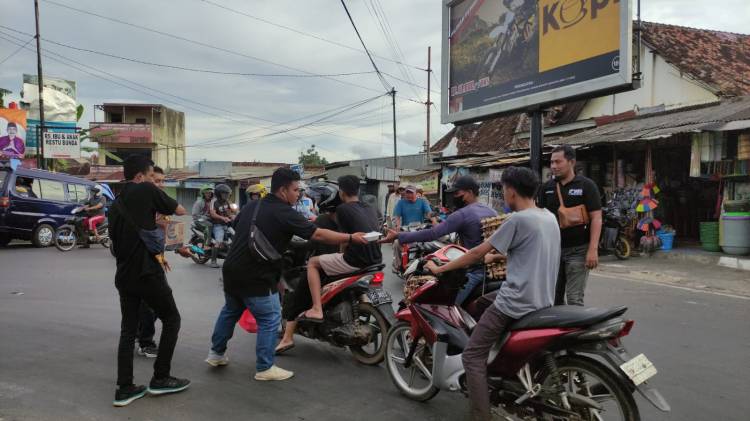 CuplikCom-SMSI-Bandar-Lampung,-Forwako,-dan-ACT-Kolaborasi-Berbagi-Menu-Berbuka-Puasa-08042022194833-IMG-20220408-WA0031.jpg