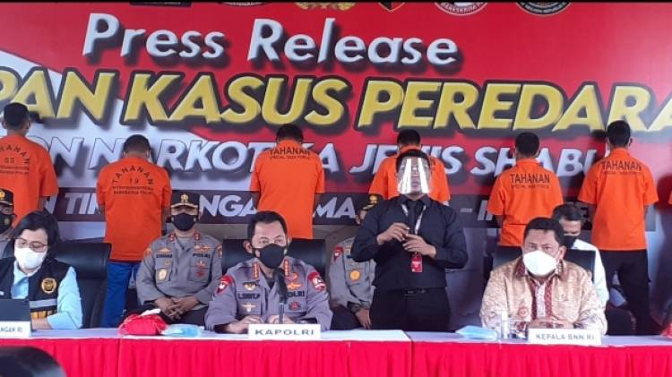 CuplikCom-Sabu-Senilai-Rp1,2-Triliun-Jaringan-Timur-Tengah-Malaysia-Dibongkar-28042021154916-20210428_154153.jpg