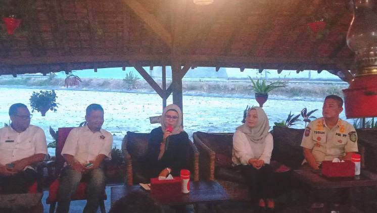 CuplikCom-Sambung-Komunikasi,-Bupati-Nina-Gelar-Silaturahmi-dengan-Organisasi-Media-dan-Komunitas-Awak-Media-01112023213311-WhatsApp_Image_2023-11-01_at_21.28.51.jpeg