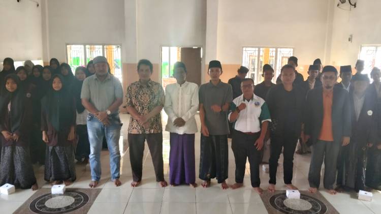 Santri Ponpes Ianatul Mubtadiin Dapat Energi Baru, Dede Farhan Aulawi Dorong Cita-Cita Masa Depan CuplikCom-Santri-Ponpes-Ianatul-Mubtadiin-Dapat-Energi-Baru,-Dede-Farhan-Aulawi-Dorong-Cita-Cita-Masa-Depan-09112025194622-IMG_20251109_182329.jpg