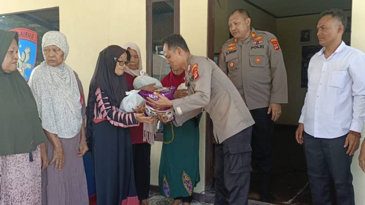 CuplikCom-Sat-Polairud-Polres-Lamsel-Jalin-Silaturahmi-dengan-Warga-Pesisir-dan-Bagikan-Tali-Asih-untuk-Lansia-02082025131410-IMG-20250802-WA0015.jpg