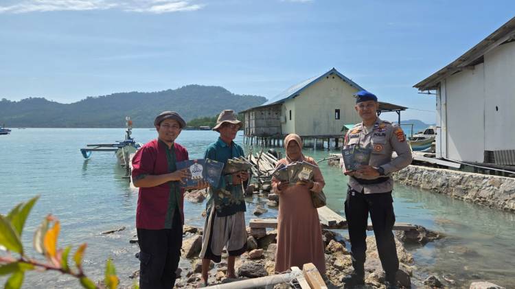 CuplikCom-Satpolair-Polres-Lamsel-Salurkan-Donasi-Al-Qur’an-dan-Iqro-ke-Anak-anak-TPA-Pulau-Rimau-23102024165618-IMG-20241023-WA0025.jpg