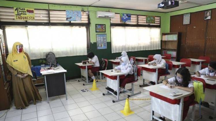 CuplikCom-Siap-siap-nih-Bunda!-Bulan-Depan-Pemkab-Benteng-Izinkan-belajar-Tatap-Muka-23012021192042-20210123_191831.jpg